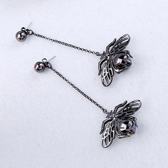 New long insect  drop earrings - Picture 6 of 6